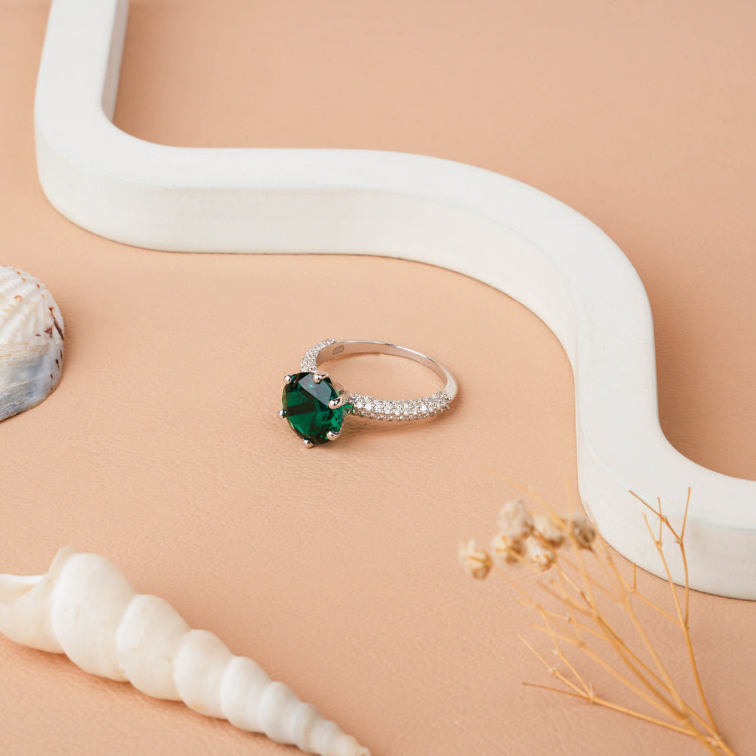 Classic Round Cut Emerald Pav Diamond Wedding Band